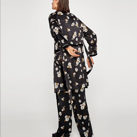 NWT Zara Black Silky Floral Kimono Robe Dress - Picture 5 of 8